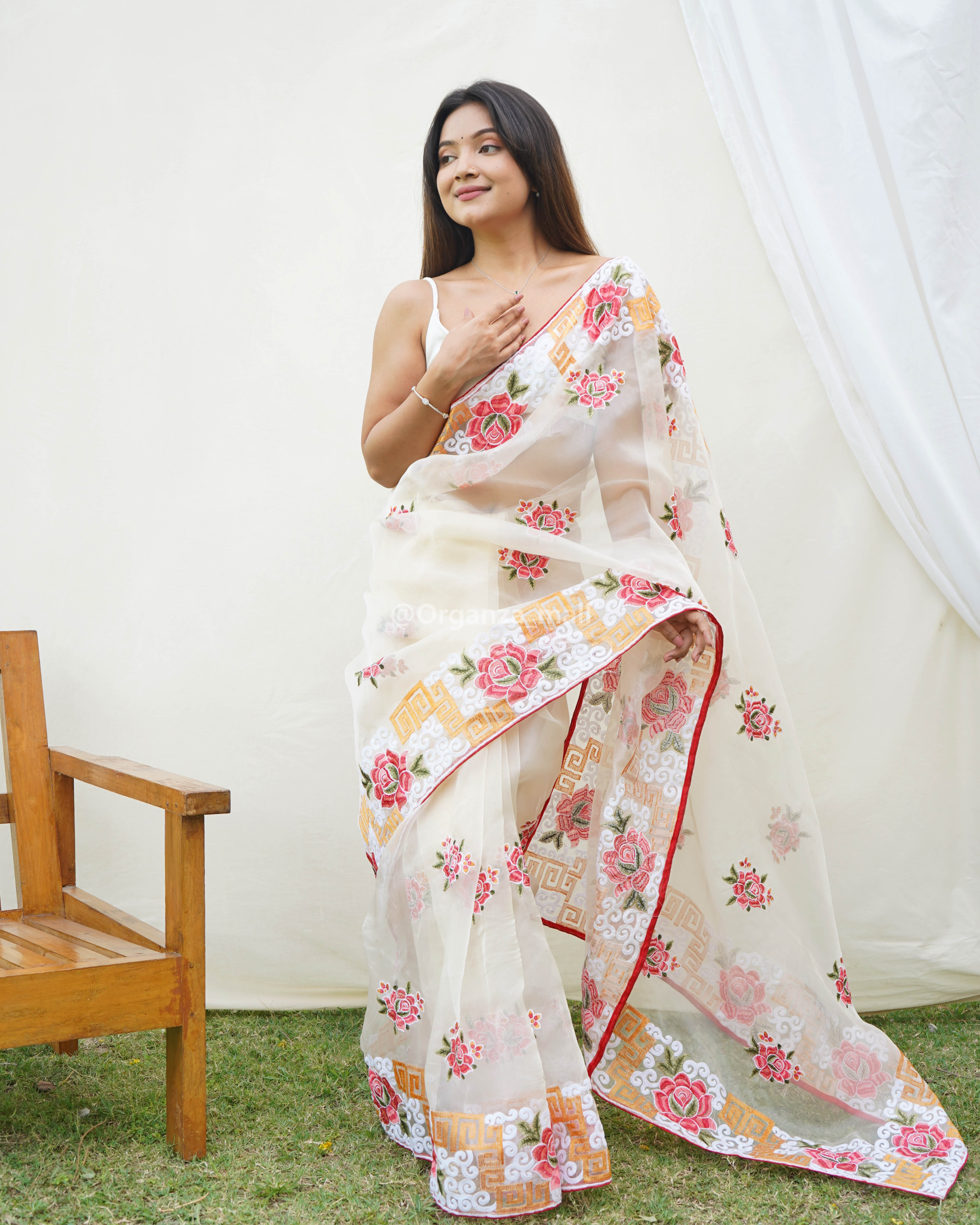 Avani White Floral Ready To Wear Saree – Zariknyaa