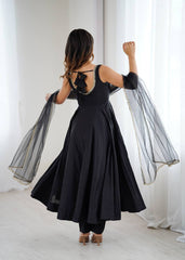 The Classic Noir Black Edit