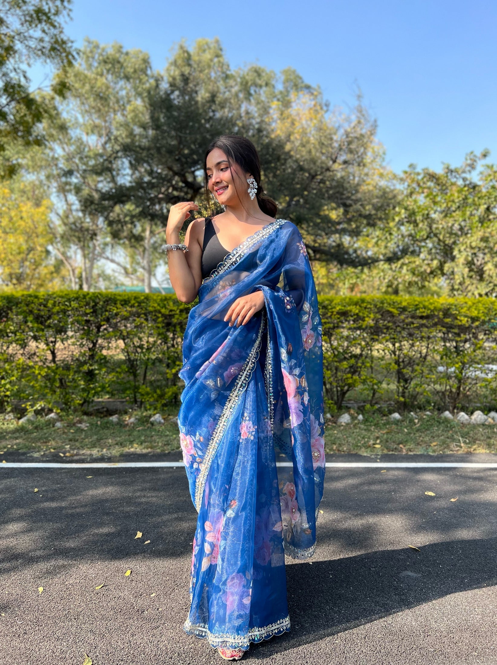 Sonam Kapoor in a ripped denim saree for Veere Di Wedding promotions! |  Long blouse designs, Indian fashion saree, Sonam kapoor fashion
